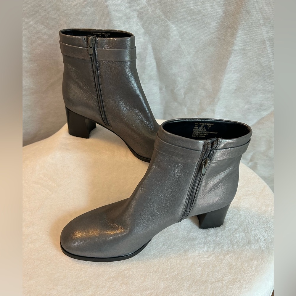 Kate Spade leather silver booties. Size 10.5. NWOT